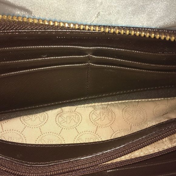 Michael Kors Brown Monogram Jet Set Zip Wallet - Picture 5 of 8
